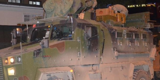 S�n�rda bulunan askeri birliklere komando sevk�yat�