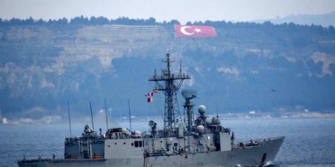 NATO gemileri Çanakkale Boğazı'ndan geçti