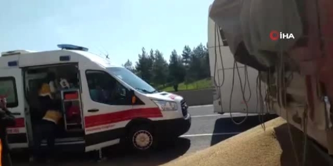 Gaziantep'te yolcu otobüsü tıra çarptı: 18 yaralı