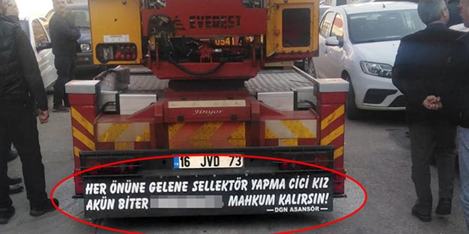 Aracının arkasına yazdırdığı yazı pahalıya patladı