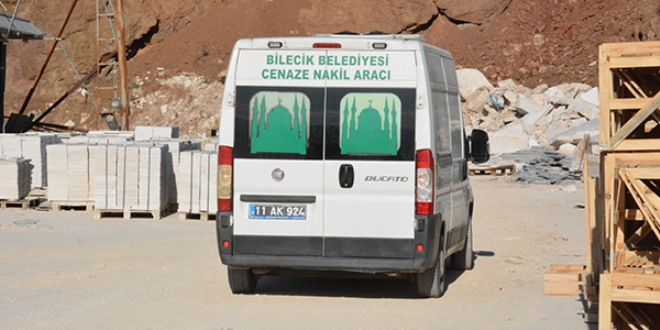 Mermer blokları altında kalan işçi feci şekilde can verdi