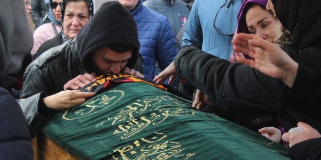 Kalp krizi geirerek len avukat defnedildi