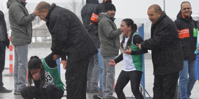 Öğretmenine verdiği sözü tutmayınca gözyaşlarına boğuldu