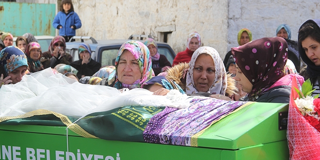5'inci sınıf öğrencisi İlayda son yolculuğuna uğurlandı