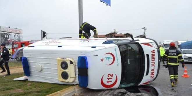 Aksaray'da ambulansla, otomobil arpt: 5 yaral