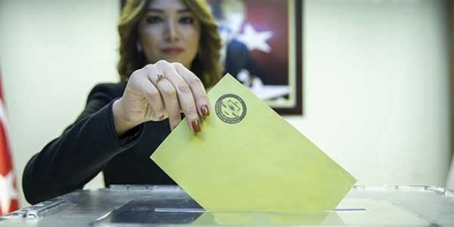 Türkiye sandık başında... Oy verme işlemi başladı