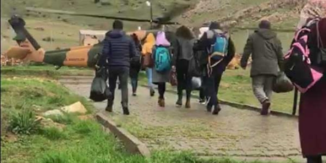 Oy pusulaları ve görevlileri böyle taşındı