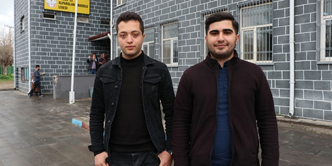 İlk defa oy kullanmanın heyecanını yaşadılar