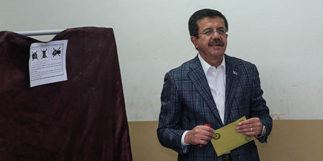 Nihat Zeybekci oyunu kullandı