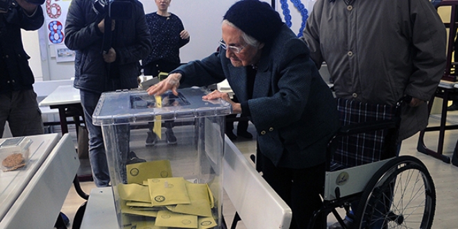 93 yaşında oy kullanma duyarlılığı