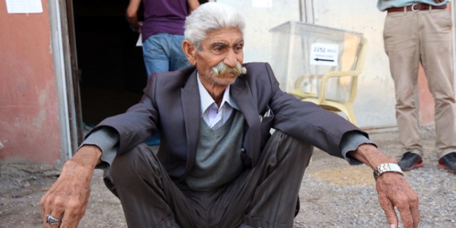 11 seçmenli sandık başına gitti