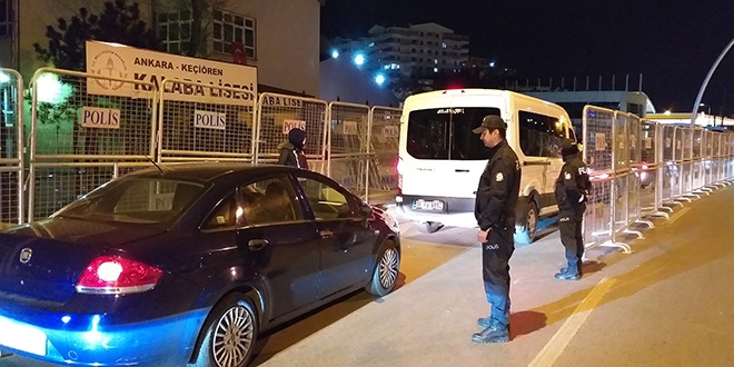 Ankara'da oylar seçim kurullarına gelmeye başladı