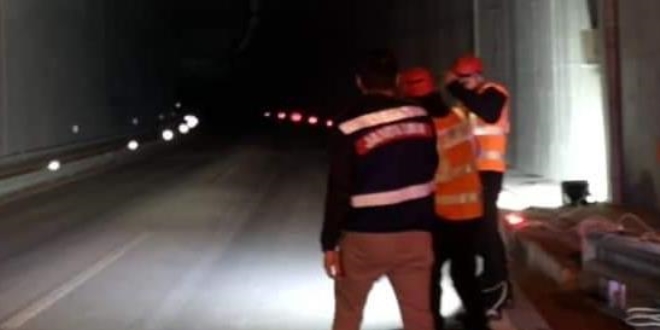 Artvin'de T�nel ��kt� ara� trafi�e kapand�