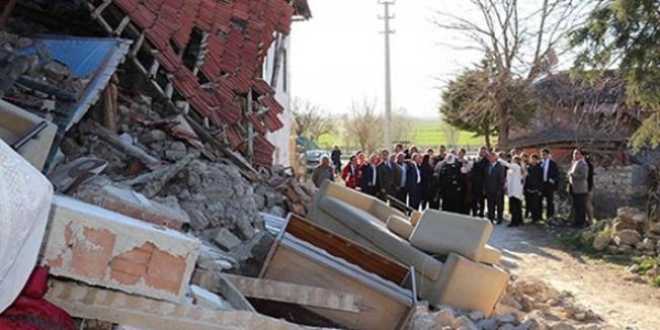 Denizli'de 144 artçı sarsıntı meydana geldi