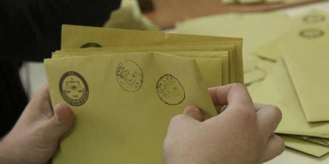 7 erkek adayla yarışan kadın muhtar adayı ipi göğüsledi