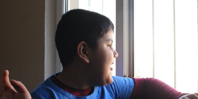 Mahalle baskısı otizmli çocuğu eve hapsetti