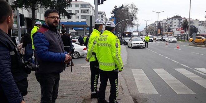 Yaya geçidinde araç çarpan babaanne öldü, torunu ağır yaralı