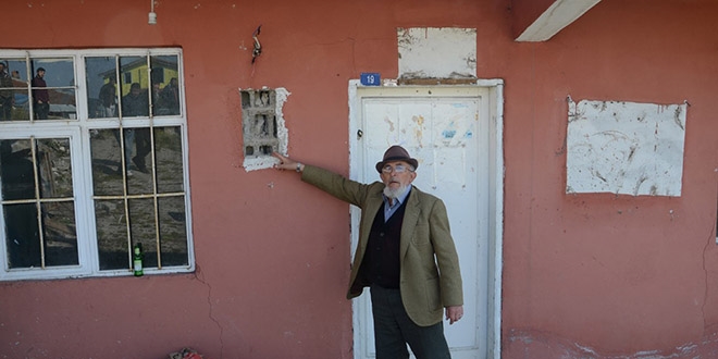 Muhtarlığı kazanamayınca oyun parkını söktü