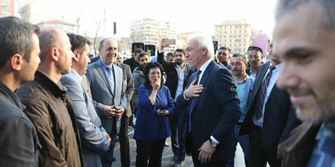Belediye personelinden Başkan Saraçoğlu'na duygusal veda