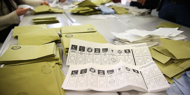 Ardahan'da bir sandkta oylar tekrar sayld