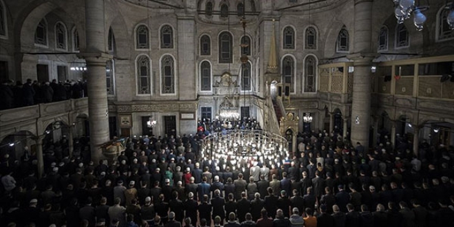İstanbul'da Miraç Kandili coşkusu