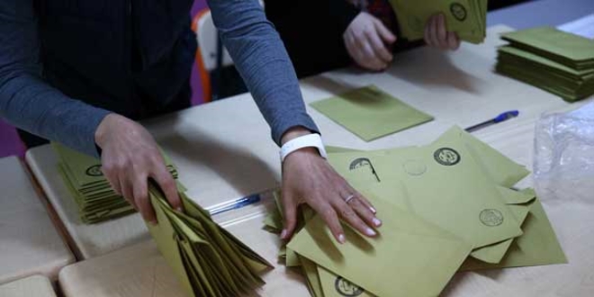 Kayyum atanan belediyelerde HDP'nin oyu azaldı