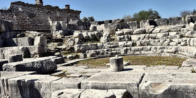 Antik kentteki meclis duvarında 2 bin yıllık fiyat listesi