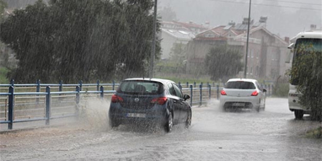 Marmaris'te nisan yamurlar balad