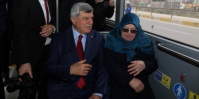 Görevi devreden başkan, eve otobüsle döndü