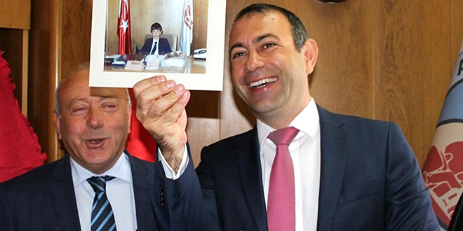 23 Nisan'da oturmuştu, 32 yıl sonra başkan oldu