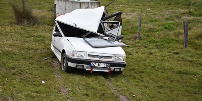 Minibüs park halindeki otomobile çarptı: 7 yaralı