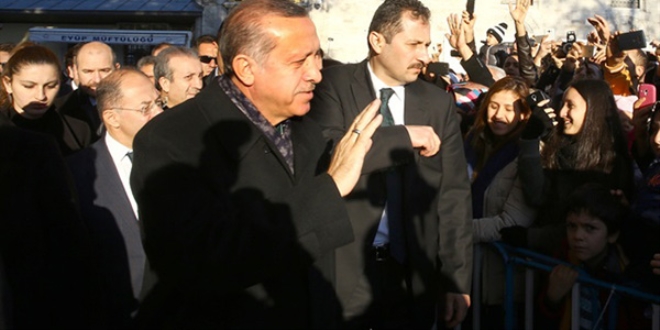 Erdoğan, Eyüpsultan Belediyesini ziyaret etti