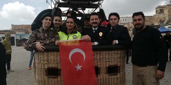 Balon turizminin ilk yolcuları polisler oldu