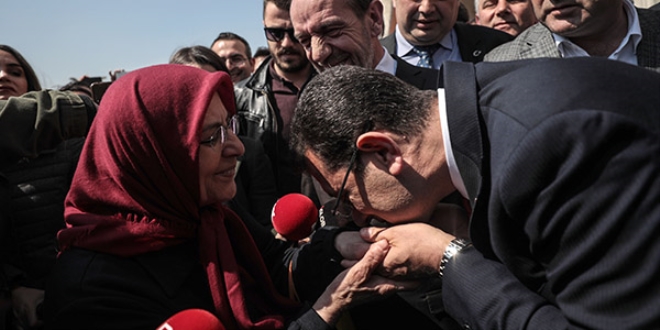 Ekrem İmamoğlu, Fatih'te vatandaşlarla buluştu