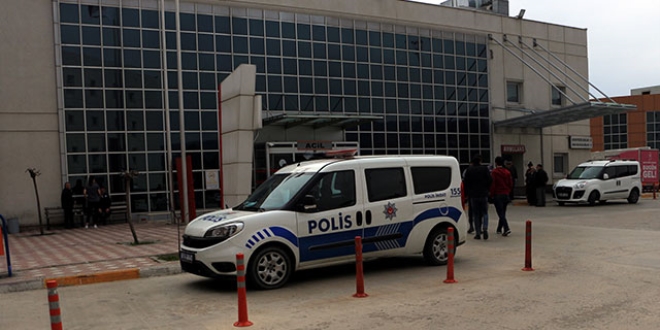 Kurtarmaya çalışırken boğulma tehlikesi geçirdiler