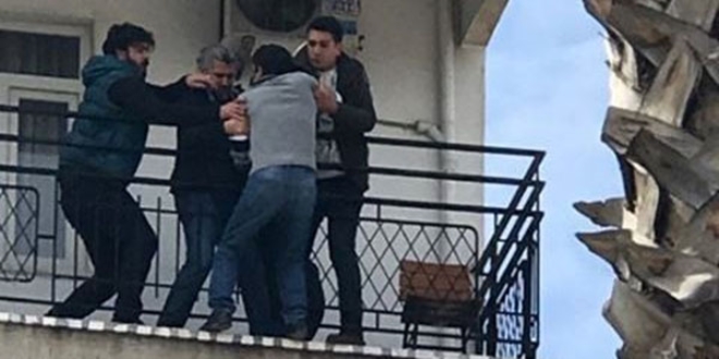 ocuunu gremeyince 3. katn balkonunda intihara kalkt