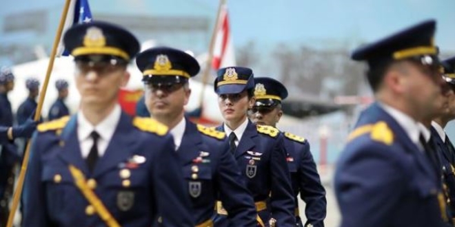 Gökyüzünün yeni bekçileri 43 subay brövelerini taktı