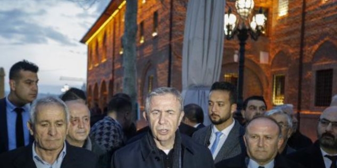 Mansur Yavaş, Hacı Bayram'da sabah namazı kıldı