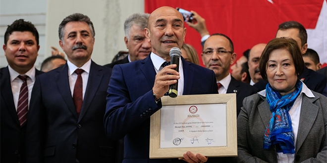 Yavaş'tan sonra Tunç Soyer de mazbatasını aldı