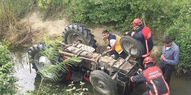 Sulama kanalına devrilen traktörün sürücüsü öldü