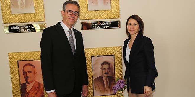 93 yıl önce dedesi başkandı, şimdi koltuğa torunu oturdu