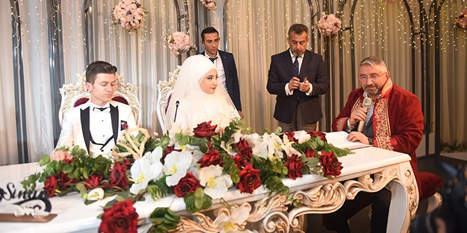 Çorum'un yeni Belediye Başkanı ilk nikahını kıydı