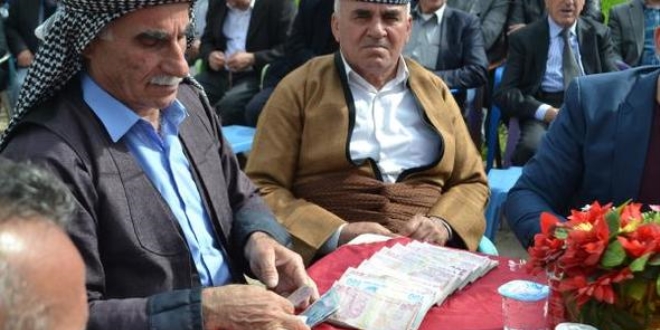 Aşiret düğününde geline 1 kilo altın takıldı