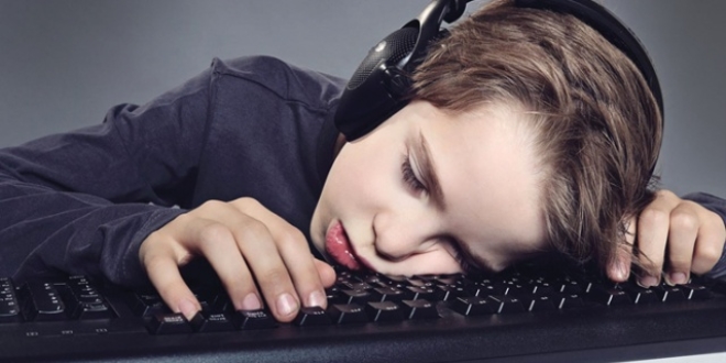 Her yıl yüzlerce çocuk internet bağımlısı oluyor