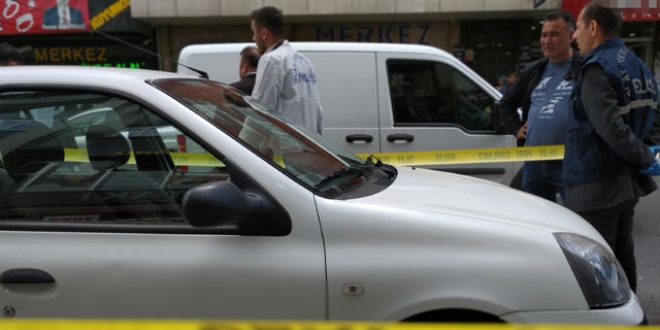 Kurye aracndan yarm kilogram altn alnd