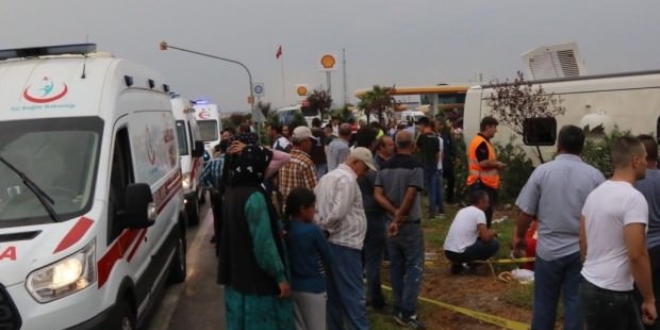 Manisa'da midibs devrildi:1 l, 12 yaral