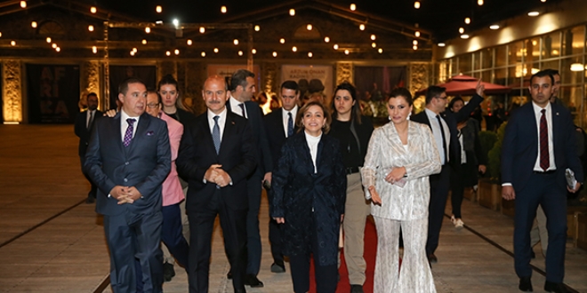 Bakanlar Soylu ve Ersoy resim sergisinde