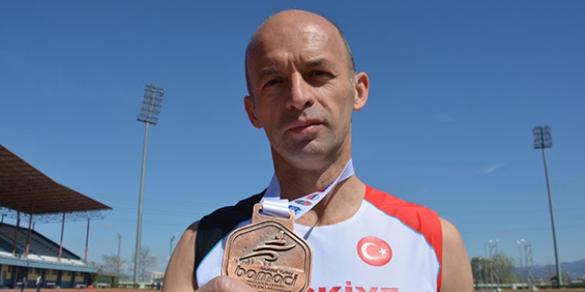 Emniyet Müdürü atletizmde Türkiye'nin gururu oldu