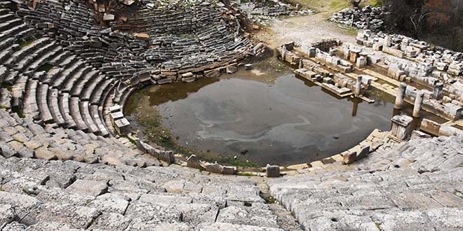 'Gladyatörler kenti'nin tiyatrosu gün ışığına çıkıyor