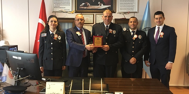 Başarılı polise plaket